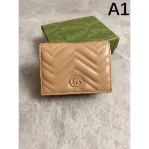 2025SS 今季爆発的な人気定番商品 GUCCI グッチ 二つ折り財布 商品画像 1