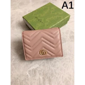2025SS クリスマスプレゼントにも GUCCI グッチ 二つ折り財布 商品画像 1