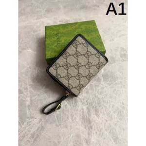 2025SS ゆったり感のあるアイテム GUCCI グッチ 二つ折り財布 商品画像 1