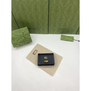 2025SS 二つ折り財布 GUCCI グッチ 即完売の大人気アイテム 商品画像 1