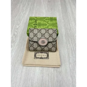 2025FW 三つ折り財布 GUCCI グッチ ファッション誌にも登場する注目アイテム 商品画像 1
