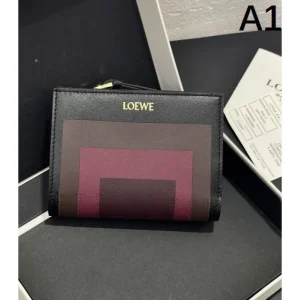 2025FW 二つ折り財布 LOEWE ロエベ 秋冬シーズンにぴったりなファン必見の新作 商品画像 1