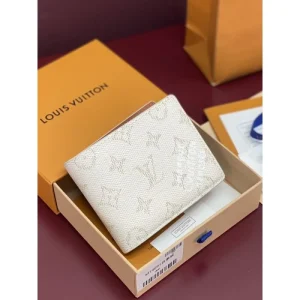 2025SS 二つ折り財布 LOUIS VUITTON ルイヴィトン 新作限定アイテム早期購入必須 商品画像 1