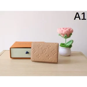 2025SS カードケース LOUIS VUITTON ルイヴィトン 夏らしい新作登場 商品画像 1