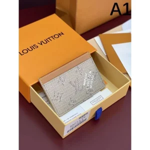 2025FW カードケース LOUIS VUITTON ルイヴィトン 毎年大人気!定番アイテム 商品画像 1