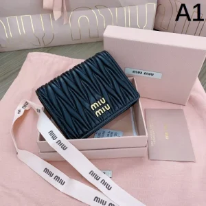 2025SS 二つ折り財布 MIU MIU ミュウミュウ 入手困難!超おしゃれ必見 商品画像 1