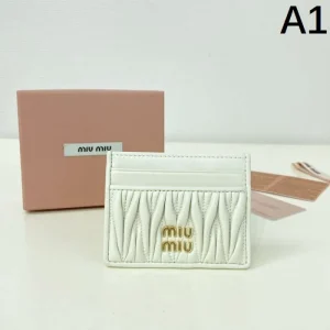 2025SS カードケース MIU MIU ミュウミュウ きちんと感が強い 商品画像 1