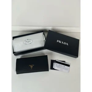 2025SS 定番のストリートスタイル PRADA プラダ 長財布 商品画像 1