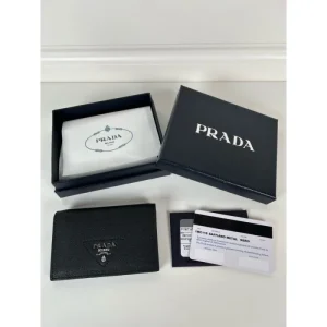 2025SS ファッション感度の高い PRADA プラダ カードケース 商品画像 1