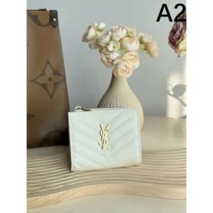 2025FW 二つ折り財布 YSL イヴ サンローラン 大人の女性にぴったりなエレガントなアイテム 商品画像 1