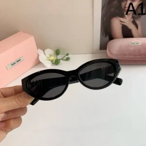 2025FW サングラス MIU MIU ミュウミュウ お洒落な印象を引き立てる逸品 商品画像 1