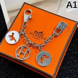 2025SS キーホルダー HERMES エルメス 著名人・セレブ愛用の注目アイテム 商品画像 1