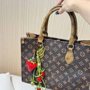 2025SS キーホルダー LOEWE ロエベ クリスマスギフトにも最適な上質アイテム 商品画像 1