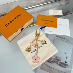 2025SS キーホルダー LOUIS VUITTON ルイヴィトン 絶大な人気を誇る春夏新作 商品画像 1