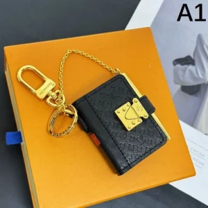 2025SS キーホルダー LOUIS VUITTON ルイヴィトン 今っぽい着こなしに決まる最旬スタイル 商品画像 1