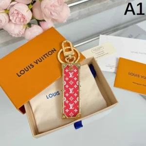 2025SS キーホルダー LOUIS VUITTON ルイヴィトン お洒落度を引き上げるワンポイントアイテム 商品画像 1