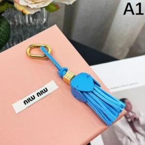 2025SS キーホルダー MIU MIU ミュウミュウ 夏らしさ満点のフェミニンな人気新作 商品画像 1