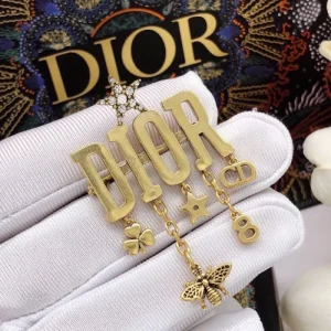 2026新品 ブローチ DIOR ディオール 好感度の高い洗練アイテム 商品画像 1