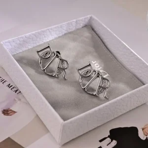 2026新品 イヤリング DIOR ディオール 今の季節にぴったりのおすすめアイテム 商品画像 1