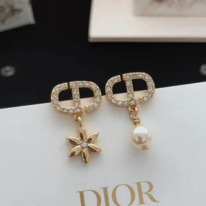 2026新品 イヤリング DIOR ディオール 大人の色気を引き立てる印象的デザイン 商品画像 1