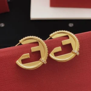 2026新品 イヤリング FENDI フェンデイ おしゃれ上級者にぴったりのデザイン 商品画像 1