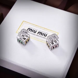 2026新品 イヤリング MIU MIU ミュウミュウ 根強い人気の定番イヤリング 商品画像 1