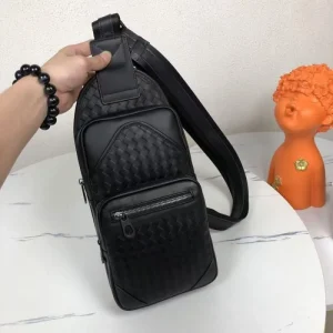 BOTTEGA VENETA ボッテガヴェネタ ボディバッグ 2026新作 愛用者多数の人気モデル 商品画像 1