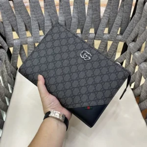 GUCCI グッチ クラッチバッグ 2026新作 春夏注目の最新トレンドモデル 商品画像 1