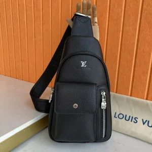LOUIS VUITTON ルイヴィトン ボディバッグ 2026新作 洗練されたラグジュアリー感 商品画像 1