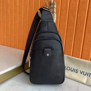 LOUIS VUITTON ルイヴィトン ボディバッグ 2026新作 見逃し厳禁の注目アイテム 商品画像 1