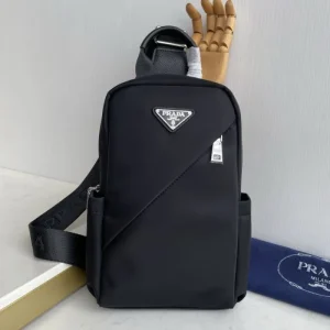 PRADA プラダ ボディバッグ 2026新作 洗練されたスタイル演出 商品画像 1