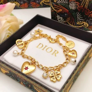 2026新品 ブレスレット DIOR ディオール 今季ファッション感漂う注目モデル 商品画像 1
