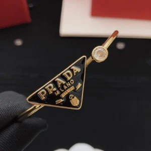 2026新品 ブレスレット PRADA プラダ 今季トレンドを押さえた注目作 商品画像 1