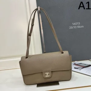 2026新品 トートバッグ CHANEL シャネル モード感際立つ 洗練シルエット 商品画像 1