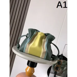 2026新品 トートバッグ LOEWE ロエベ トレンド感漂う モダン上品 商品画像 1