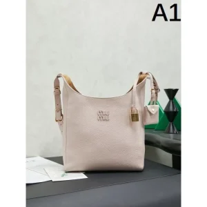 2026新品 トートバッグ MIU MIU ミュウミュウ トレンド感満載 洗練デザイン 商品画像 1