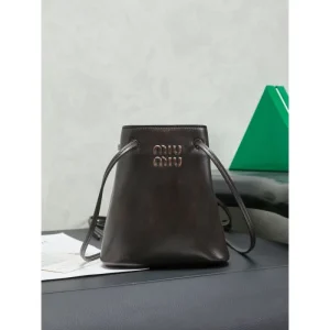 2026新品 バックパック MIU MIU ミュウミュウ フェミニンモード 洗練デザイン 商品画像 1