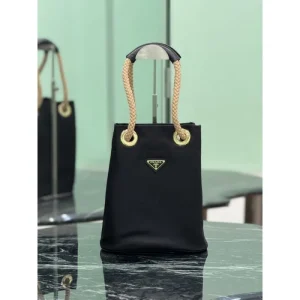PRADA プラダ トートバッグ 2026新作 春夏入荷の大人気モデル 商品画像 1