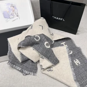 2026年新作 スカーフ CHANEL シャネル ヴィンテージ感漂うクラシックデザイン 商品画像 1