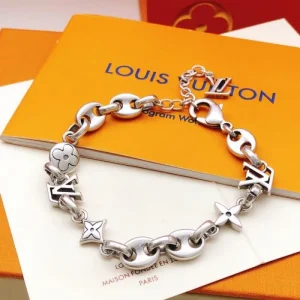 2026新品 ネックレス LOUIS VUITTON ルイヴィトン 可愛くて完売確実の大人気 商品画像 1