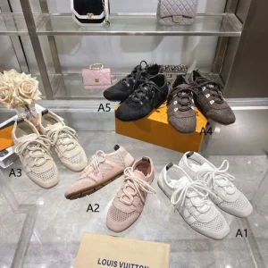 2026春夏新作 LOUIS VUITTON ルイヴィトン スニーカー ギフトにも最適なモデル 商品画像 1